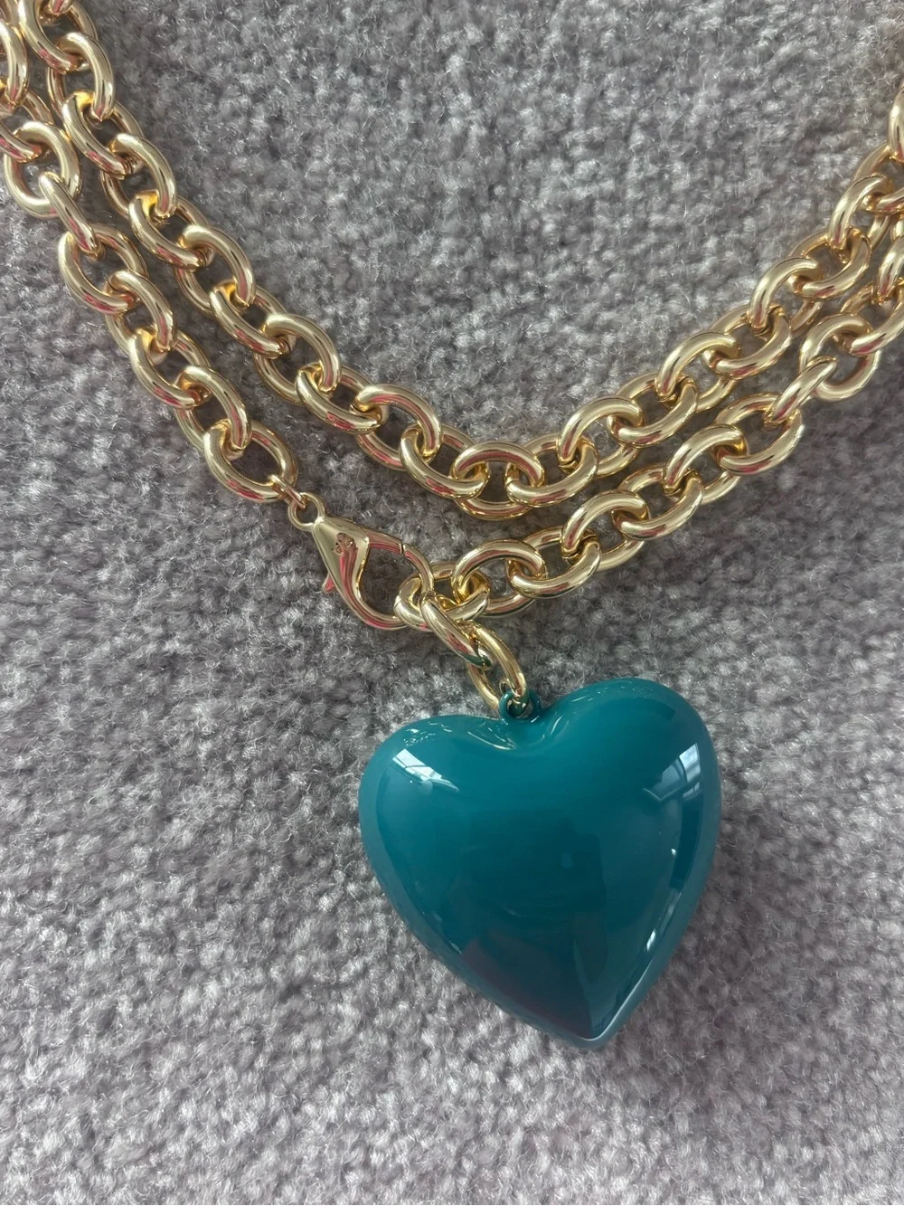 NWOT Roxanne Assoulin The Big Heart Charm Necklace - Picture 4 of 4